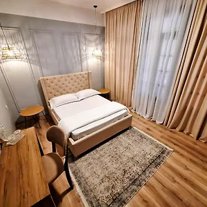 Mishel , Berat Albanië