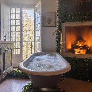 ***** Hotel Wow - Unique Double Smart In 17th Century Palace! Hot Tub, Snooker, Bbq, Ps5, Sauna, Gym Portugal